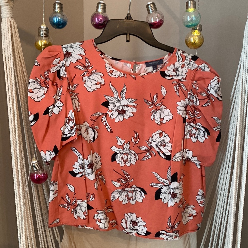 2/$15 Madison- Women’s Large Apricot floral crop top